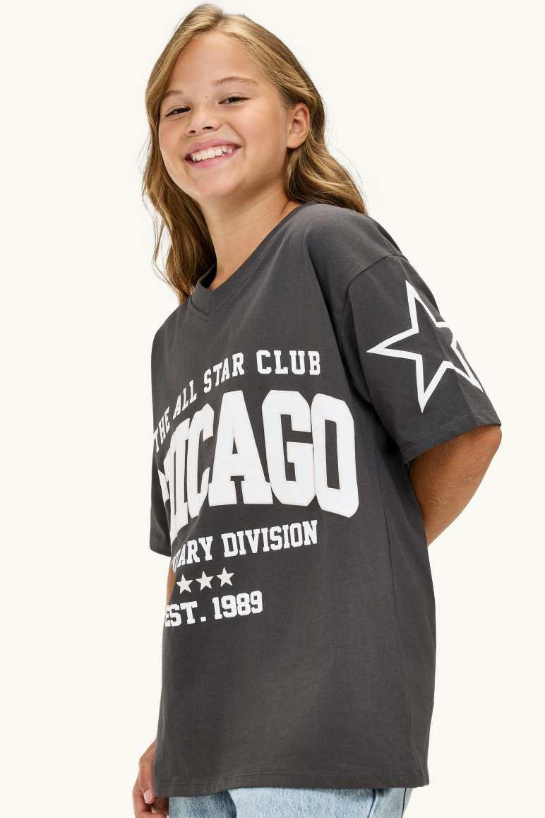 Chicago - T-shirt - oversized op een model bij C&A