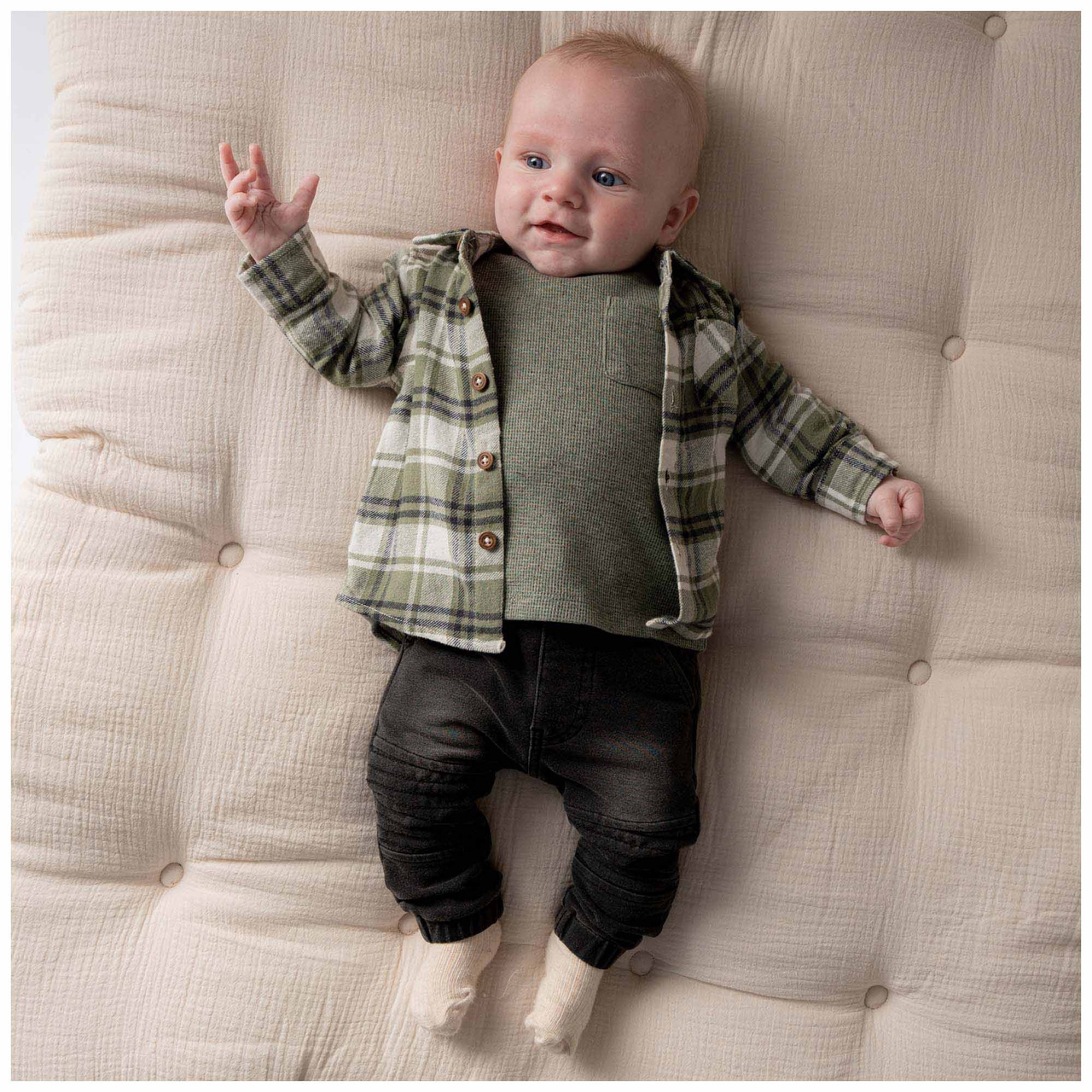Representatieve officiële modelfoto: babybroeken en leggings bij Prénatal