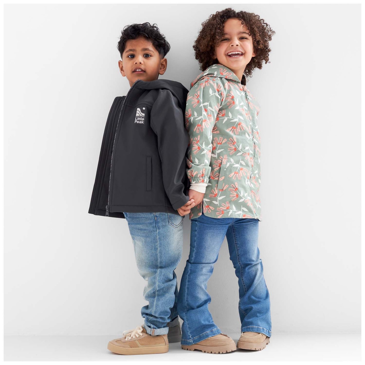 Representatieve officiële modelfoto: kinderjassen bij Prénatal