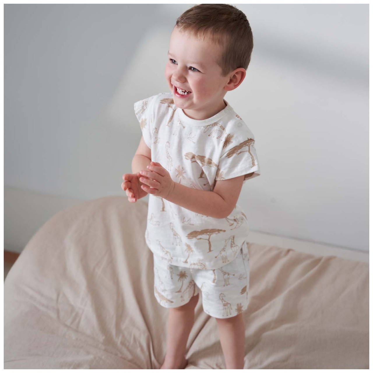 Representatieve officiële modelfoto: baby- en kinderpyjama’s bij Prénatal